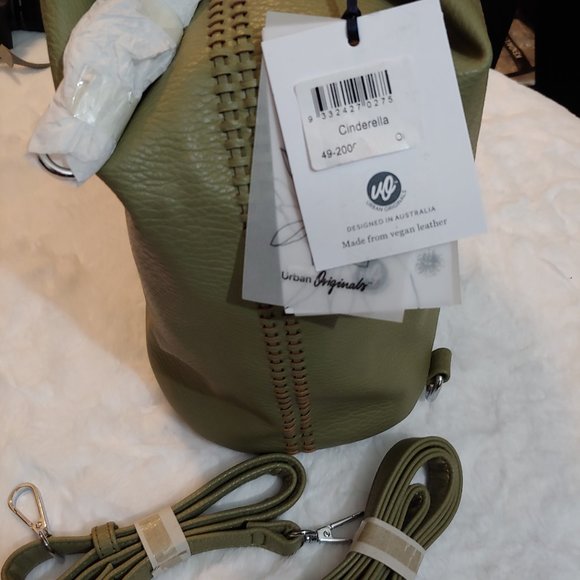 NWT Urban Originals Cinderella Convertible Backpack Tote - Picture 9 of 10